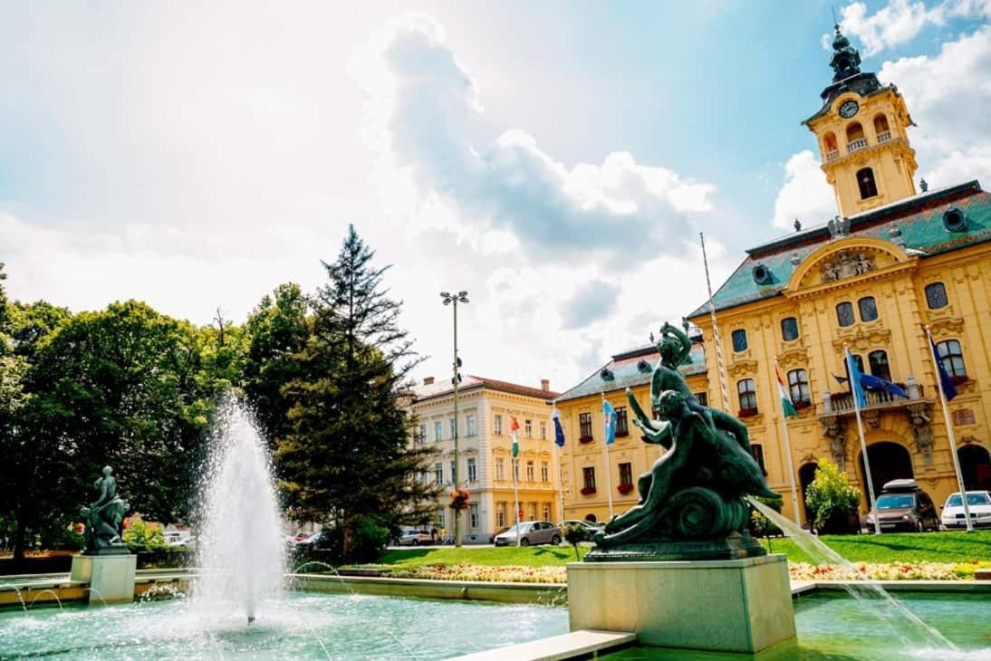 Napfeny Apartman Сегед Екстер'єр фото