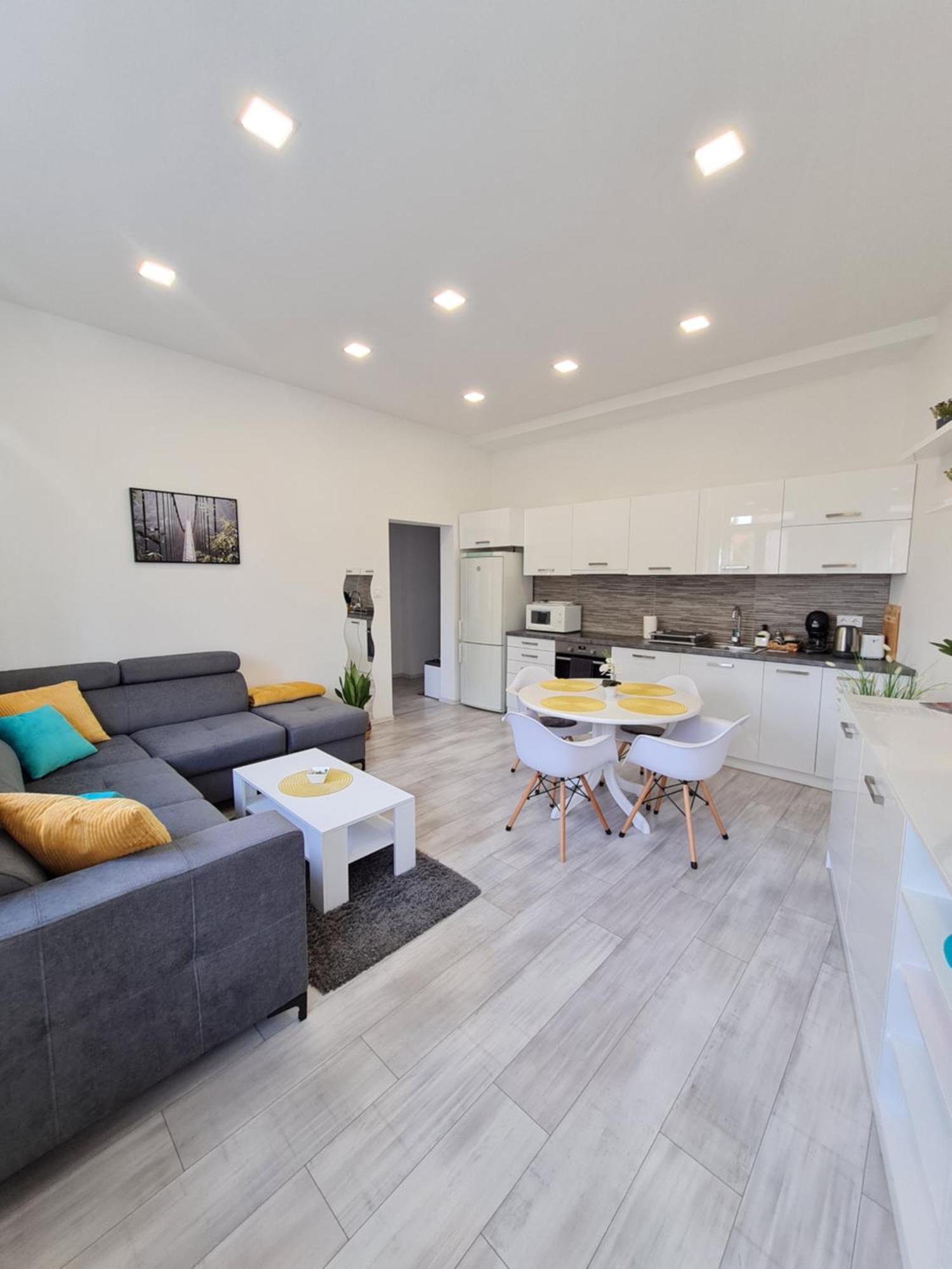 Napfeny Apartman Сегед Екстер'єр фото
