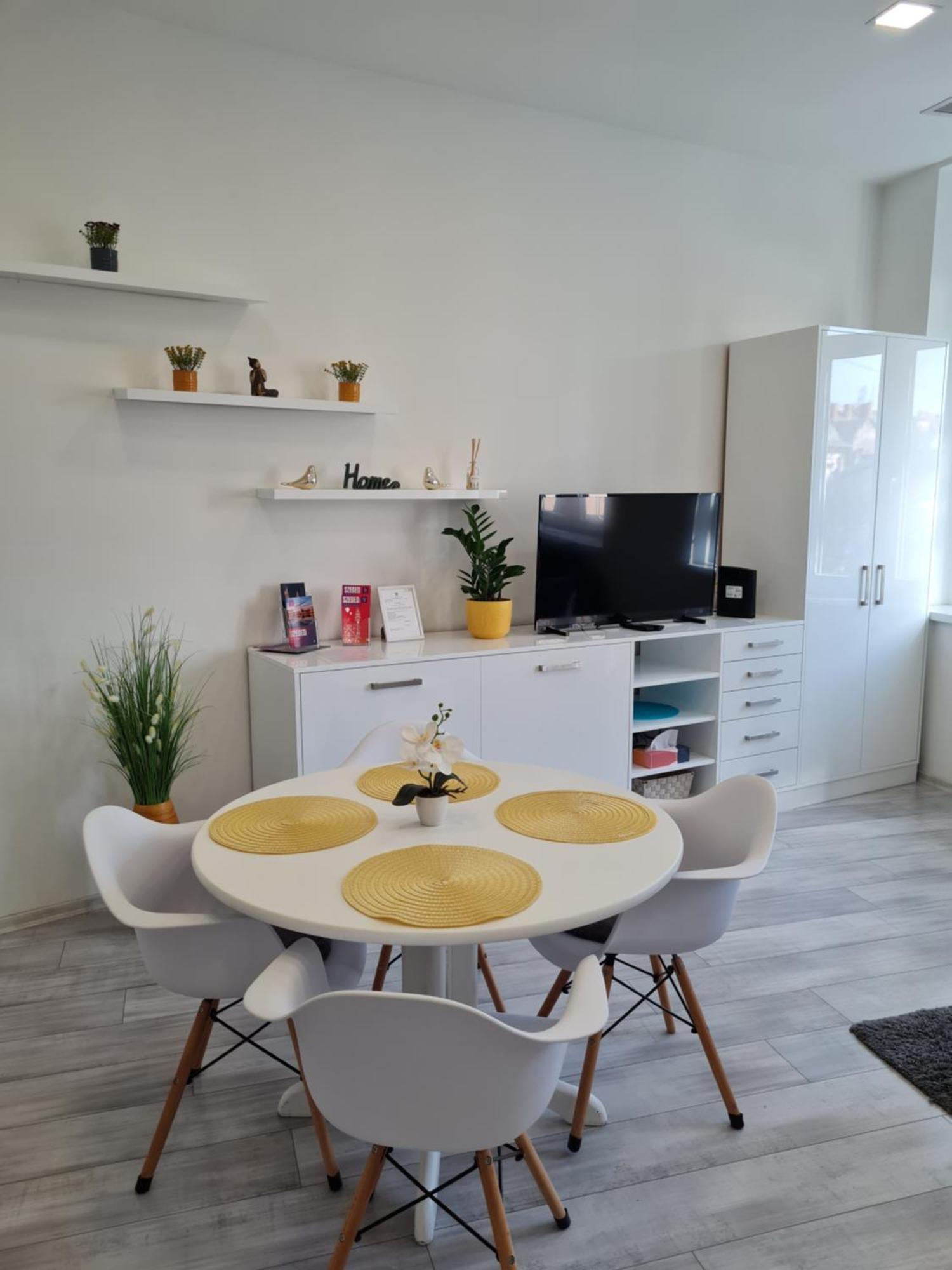 Napfeny Apartman Сегед Екстер'єр фото