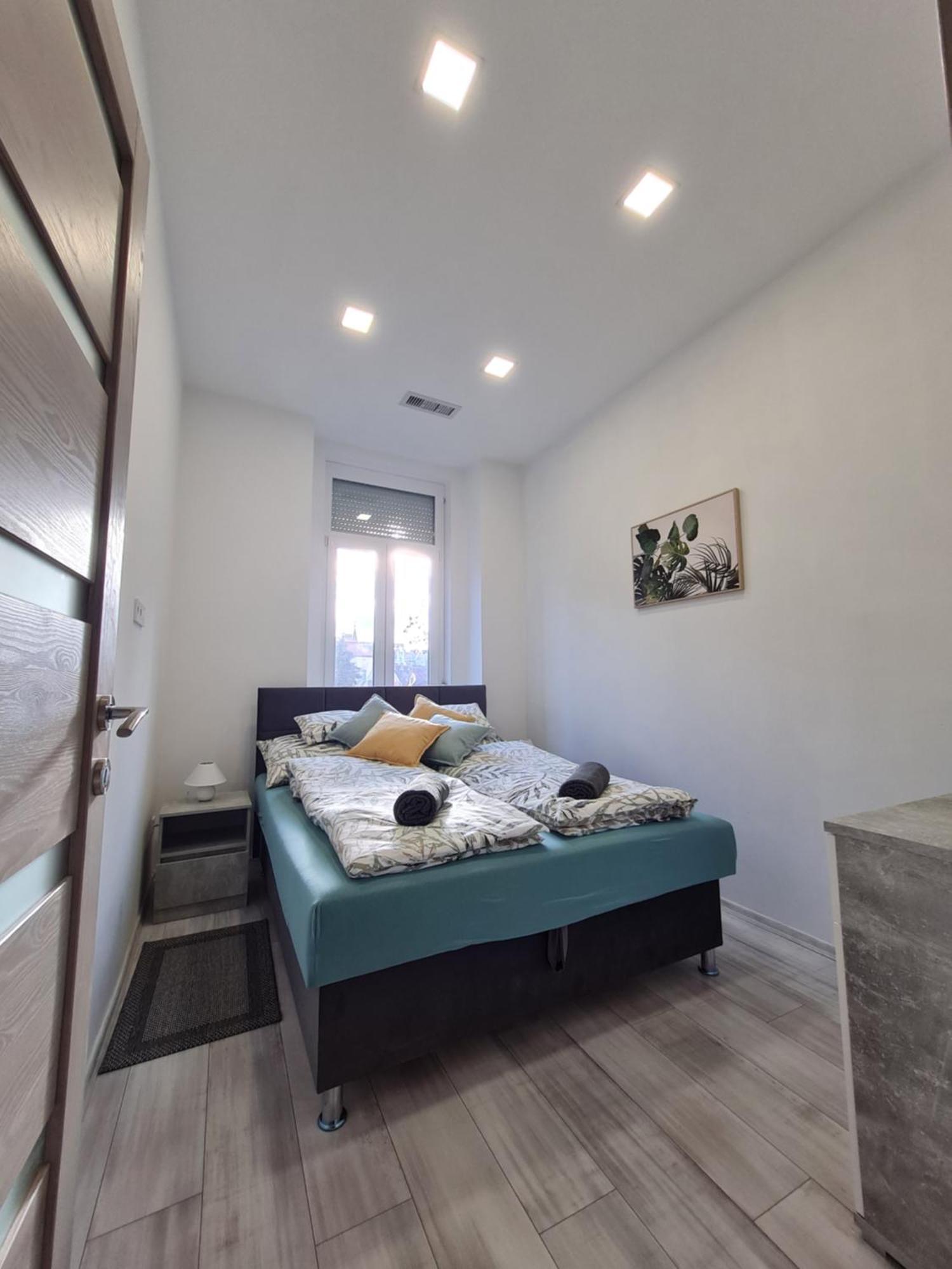 Napfeny Apartman Сегед Екстер'єр фото
